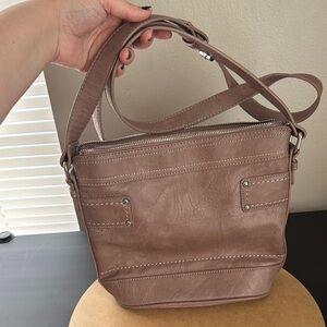 Elegant Tan Leather Shoulder Bag